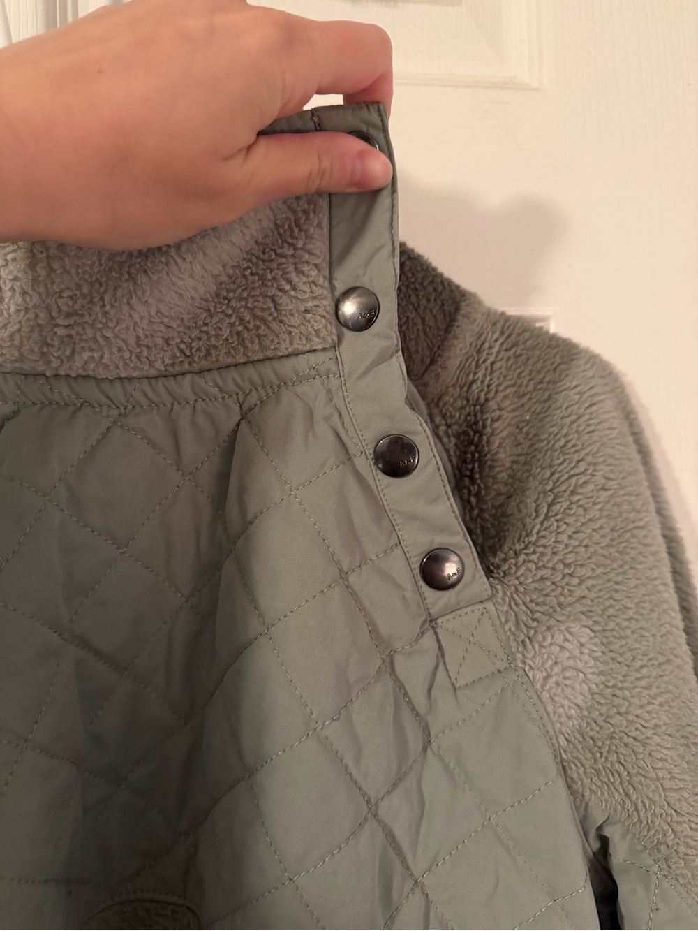 Quilted Panel Camo Fleece Pullover - Sage Green Abercrombie - Picture 3 of 5